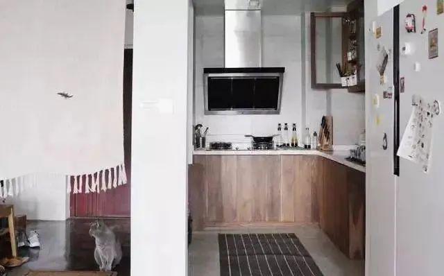 90后小夫妻任性装修，3室变1室，网友：摆明不想父母来家住！