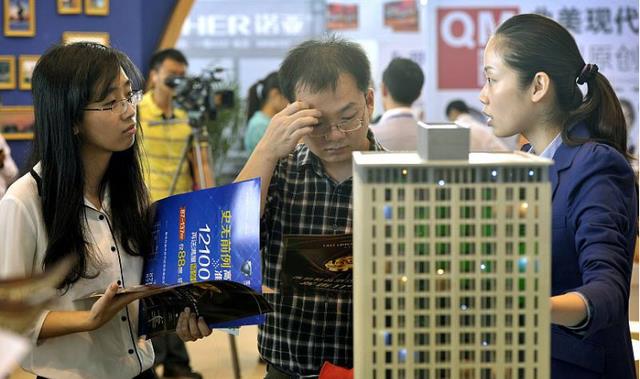 房价|“贬值潮”已来临？楼盘售价直降40%，业主们要求退房、退差价！