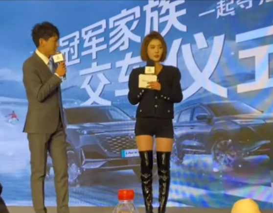 短视频|纯欲网红聂小雨线下视频被曝光，现实中的她又矮又黑