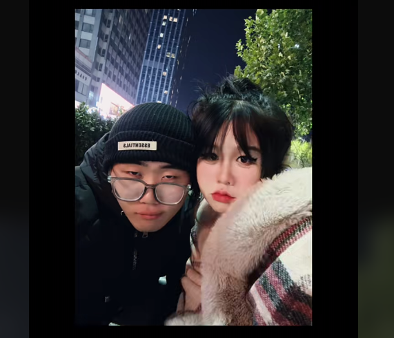 王佳颖|知情人爆料, 为爱冲锋女主实为卖号炒作, 为40万牺牲学校名誉和老公