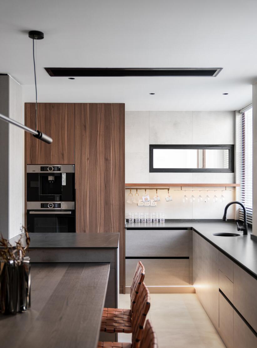 为了孩子,她直接在客厅设计一个“空中栈道”,一进门就被吸引