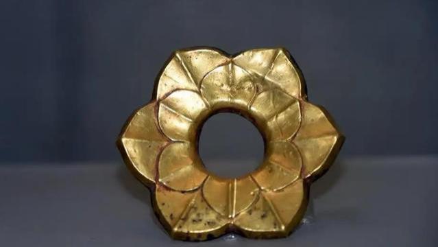 2003年，凶手一个月内作案5起，在女尸身上刻下一个字，警察却不认识