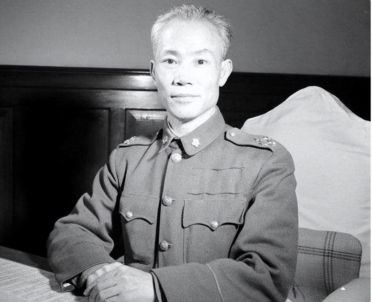 1949年上海解放,陈诚一心腹对我军处长低声说:我1924年就入党了