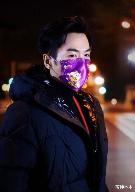 春晚|春晚最后一次联排结束，众星深夜下班，赵丽颖穿红色大衣明媚动人