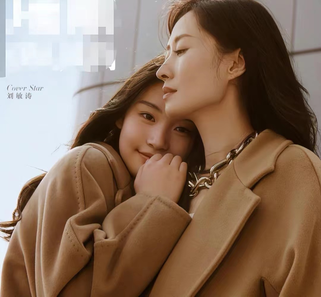 刘敏涛|刘敏涛首带13岁女儿拍片!大脸盘子不随妈真可惜,躲妈怀里好娇羞