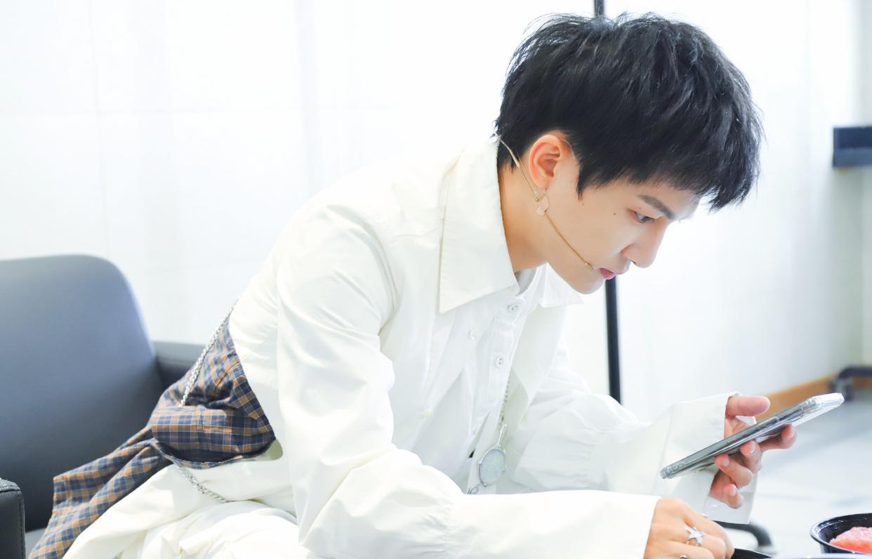 周深|如约而至！周深亮相央视春晚第三次联排，谣言不攻自破！