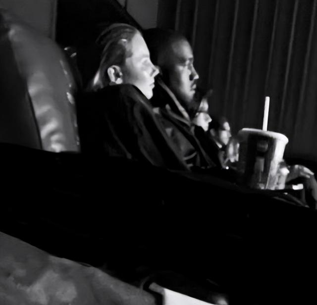 |坎耶与女友分手，转头约神秘女子看电影被拍，女方依旧是年轻模特