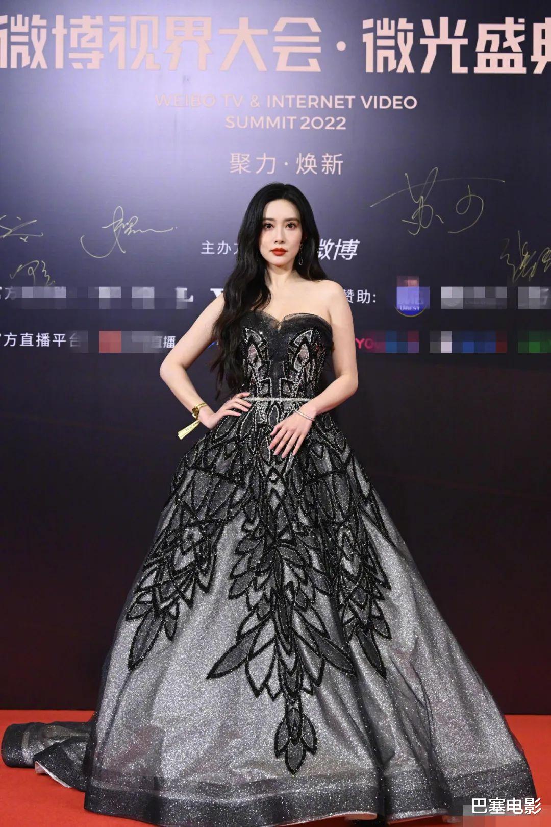 赵丽颖|微博盛典：赵丽颖像村口小芳，金晨似刷碗工，肖战这是个啥配色