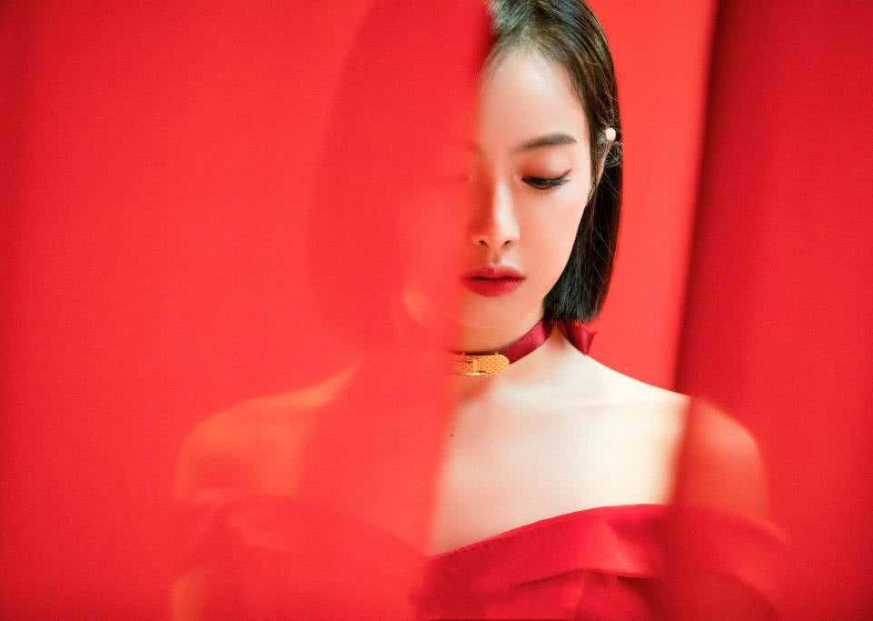 宋茜 宋茜的妆容“加法”真是好厉害！发，眉，眼，唇，穿！5个技巧。