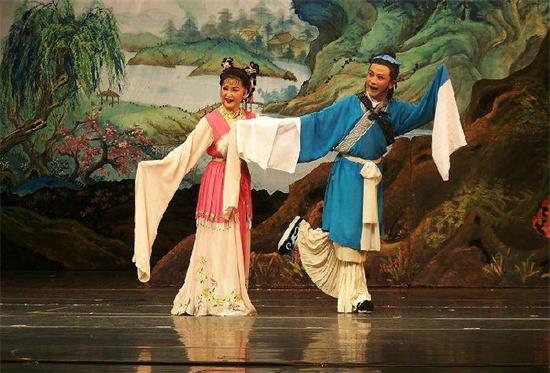 黄梅戏|一代名伶严凤英，香消玉殒之余不禁让人惋惜美人扑朔迷离的情感