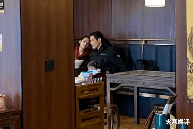 郭碧婷|向佐一家三口在天津吃面,女儿小奶皇乖巧可爱,郭碧婷疑怀上二胎