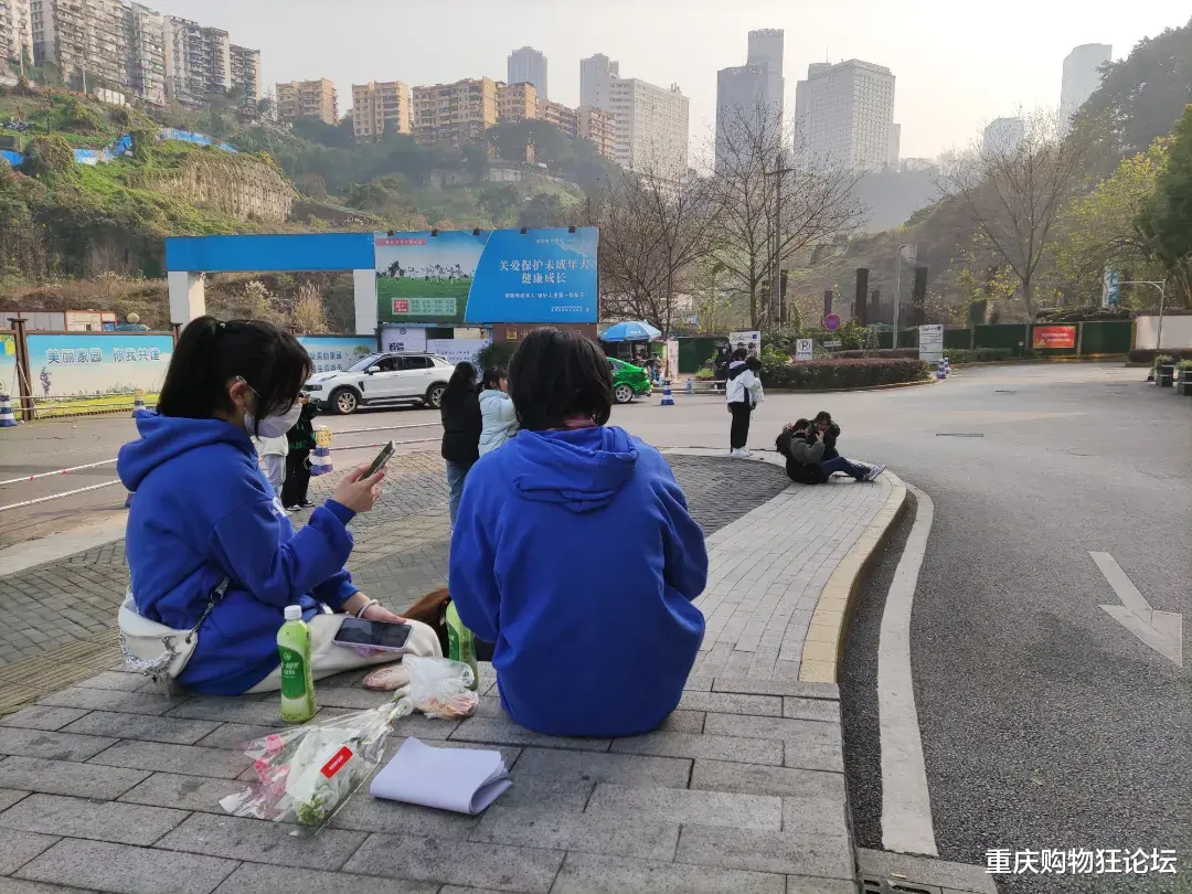 娱乐圈|追星也疯狂？原来全重庆zui接近娱乐圈的地方就在这里！