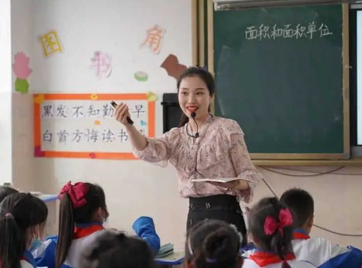 招聘|幸福从天而降，教师岗位预计招聘8万余人，3年期满有望转正式编