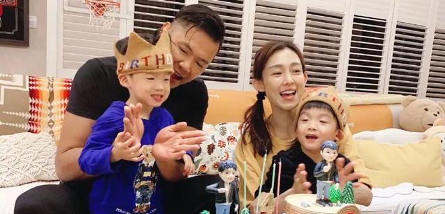 范玮琪|范玮琪父亲失足摔倒去世，闺蜜大小S悲痛发声