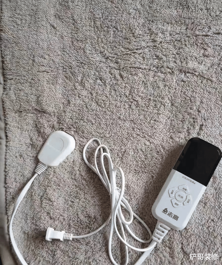 天冷了,使用电热毯时,这4个“错误”不要犯,别拿生命开玩笑!