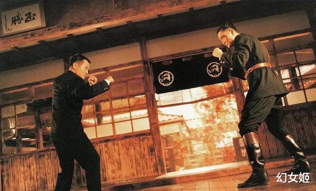 周比利|63岁周比利现身加拿大,中餐馆喝洋酒吃凉拌黄瓜,曾一脚踢飞吴京