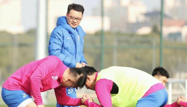 上海申花|再添两强援，申花“消失”2年后卫回归，外援或全部离队目标保级
