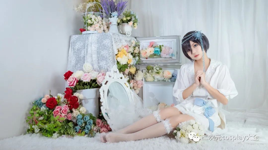 黑执事|《黑执事》夏尔冰雪cos，唯美灵动，眼睛好有吸引力