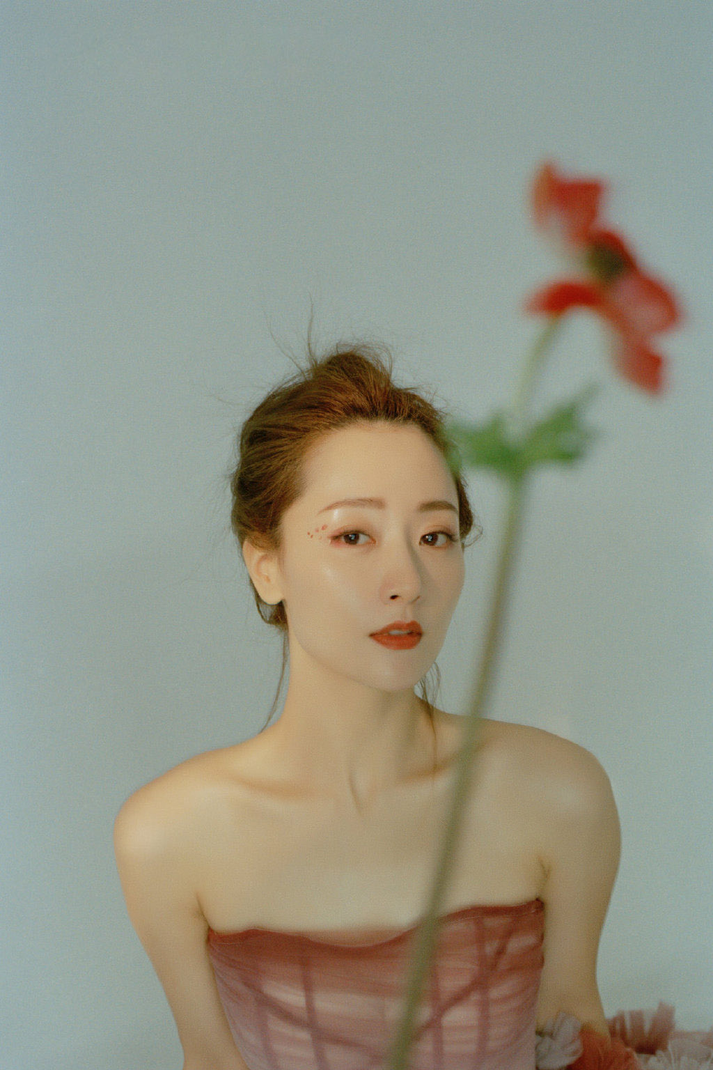 腮红 30+的白冰这淡雅妆容真是魅到我了!6个妆容技巧Get!减龄又气质。