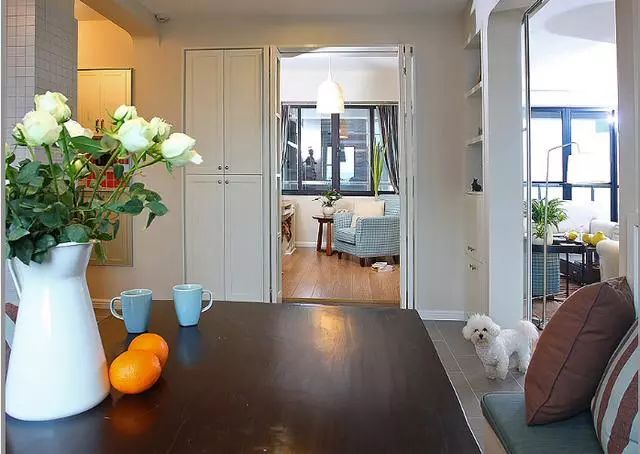 色彩和软装搭配有多重要?看完这套双拼房设计,让人眼前一亮!