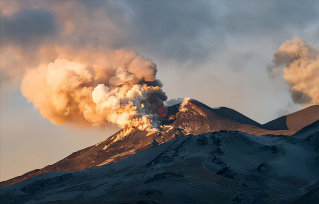 杨梅|全世界“最可怜”的火山，高度仅有1米左右，游客用它做饭好没面子