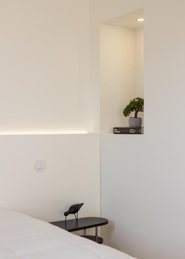 纯白墙面的极简主义之家,如同艺术展厅一般,每件家具都释放美感