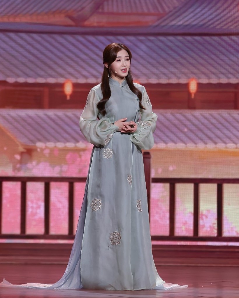 王心凌|七夕晚会王心凌显胖翻车,张含韵状态水嫩,曾黎颜值抗打惊艳全场