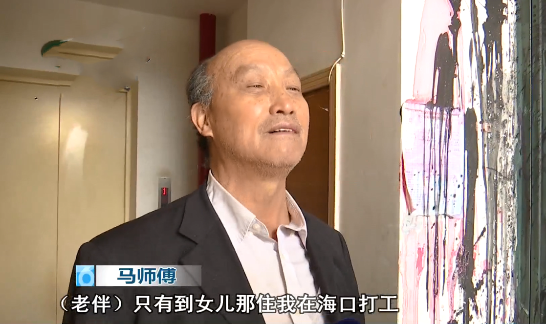 楼下住了精神病人,云南一大爷3年不敢回家,门被砸得都打不开