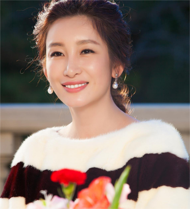 秦海璐|秦海璐拍吻戏，男演员却想占便宜，推开对方一巴掌后又出阴招！