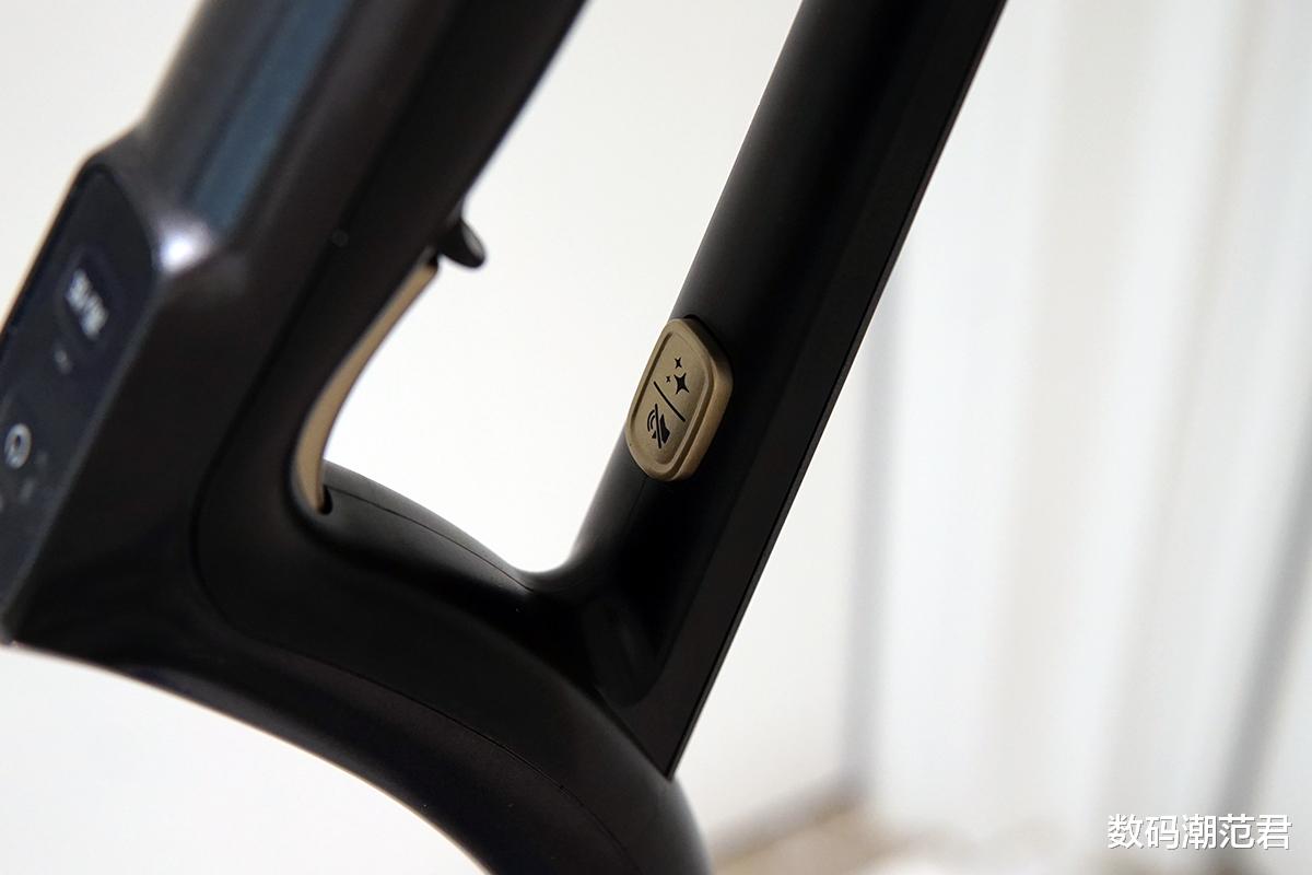 懒人生活就该失去参与感吗?悠飞洗地机能够给你答案