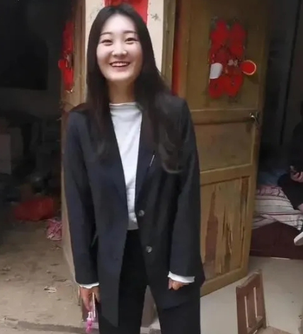 袁惟仁|?陈亚男曝光大衣嫂负面录音,大衣哥疑回应:远离小人,亲近君子