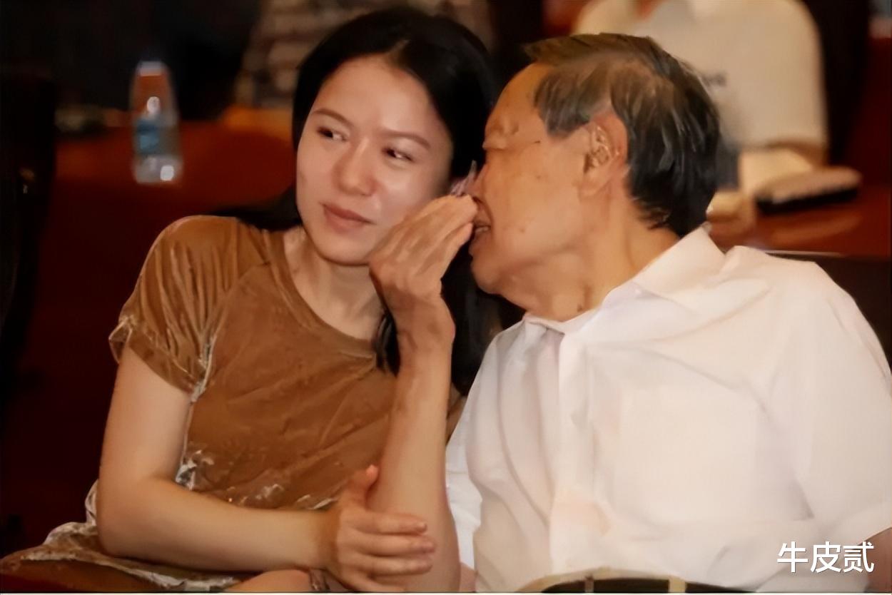 杨振宁|杨振宁:过完了百岁生日就住进医院,挂念相爱的妻子以后的幸福