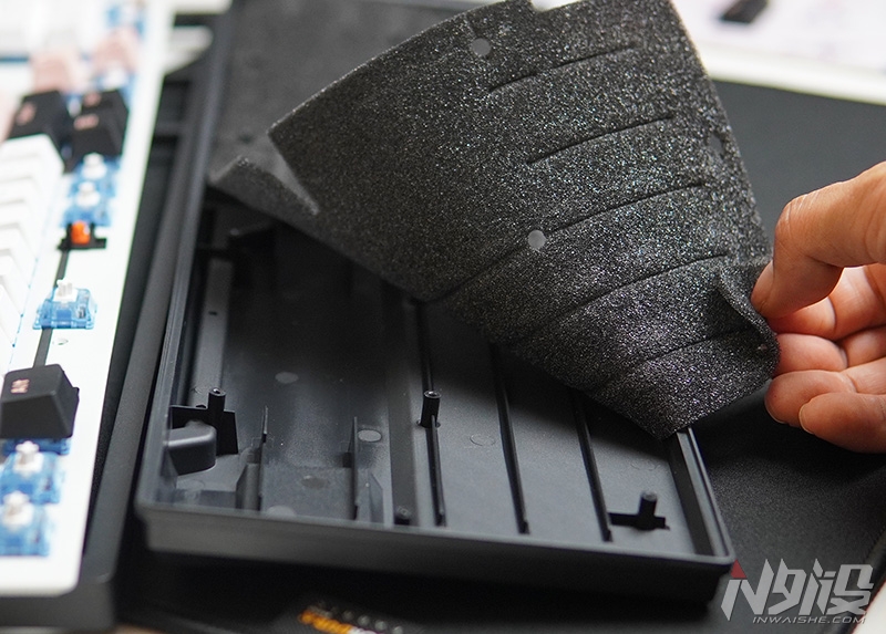 创维集团|搭载新批次天空轴V2 达尔优A104机械键盘简评