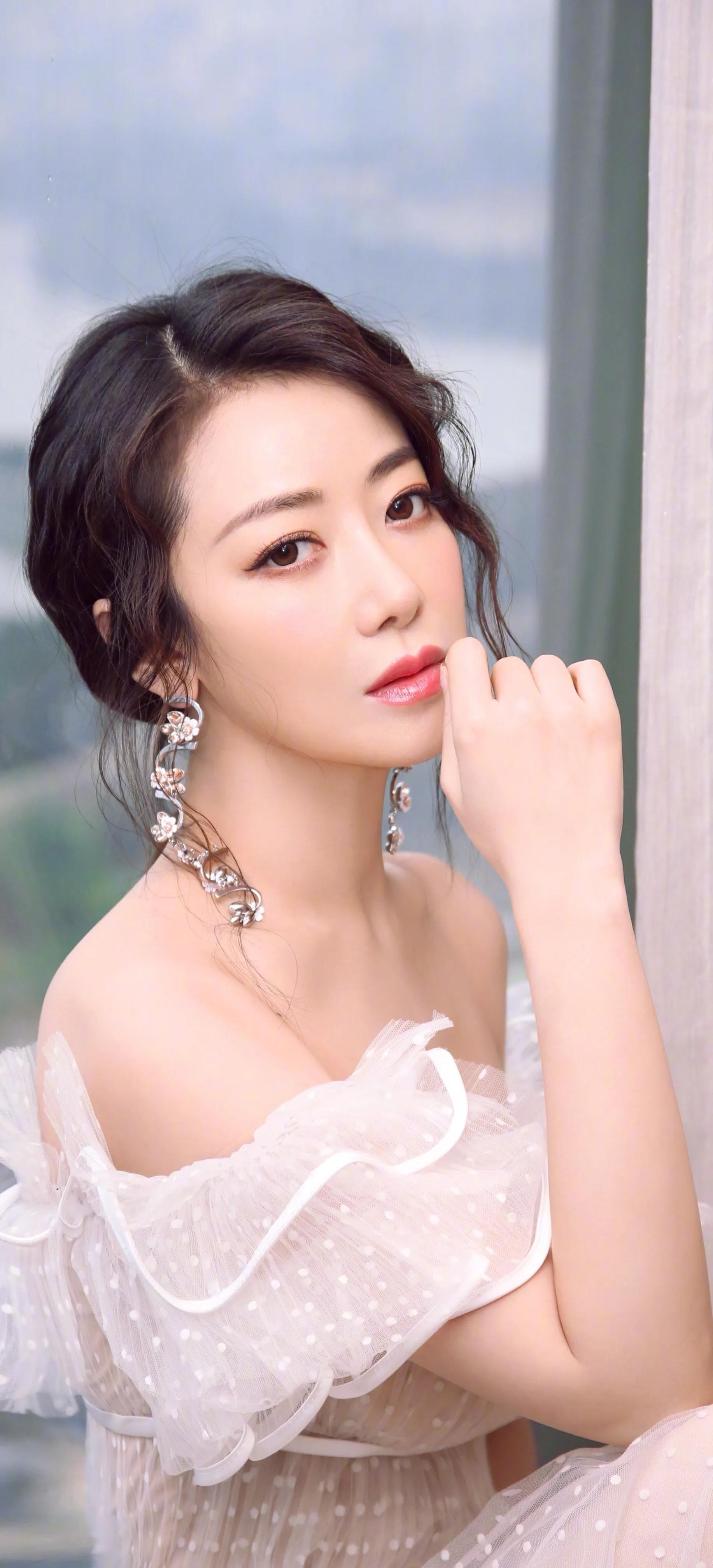 |新倚天电影7位美女换上现代装，一个比一个惊艳，你最喜欢哪个？