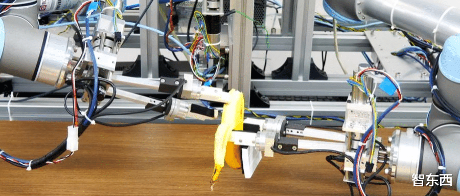 机器人|机器人“仿人”技术新突破,超灵敏手指触觉,还能剥香蕉、穿衣服!