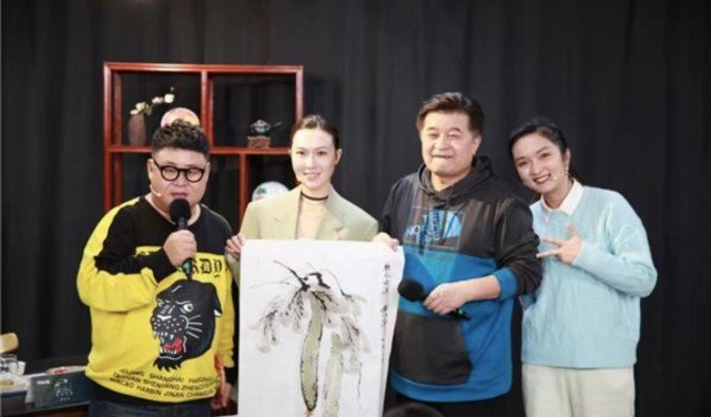 毕福剑|毕福剑复出录节目,种地开拖拉机引围观,笑容亲切超接地气