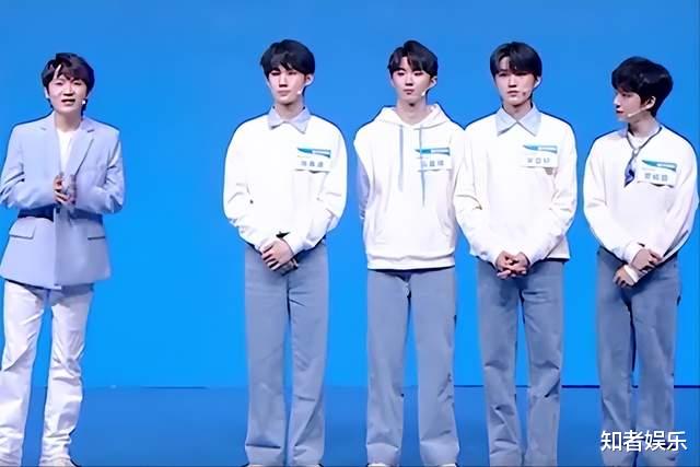 宋亚轩|时代少年团直播:公式化表现招吐槽,宋亚轩机智化解被赞高情商