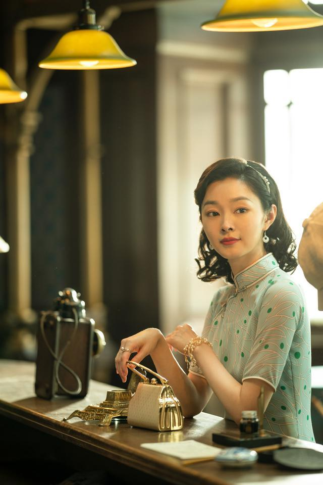 赵丽颖|同样穿“旗袍”，把杨颖和许晴陈数等人放一起看，差别就出来了