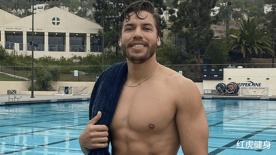 阿诺德·施瓦辛格|约瑟夫·巴纳：重现野蛮人柯南和大力神造型，向父亲施瓦辛格致敬