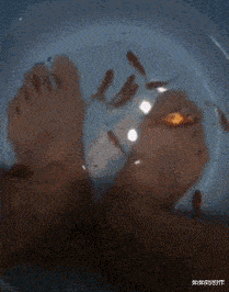 |大姐为了美观也是拼了，这么勒着不觉得闷吗？