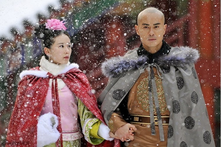 杨紫|《长相思》开机，合照现场成“身高重灾区”？男演员还没杨紫腿长