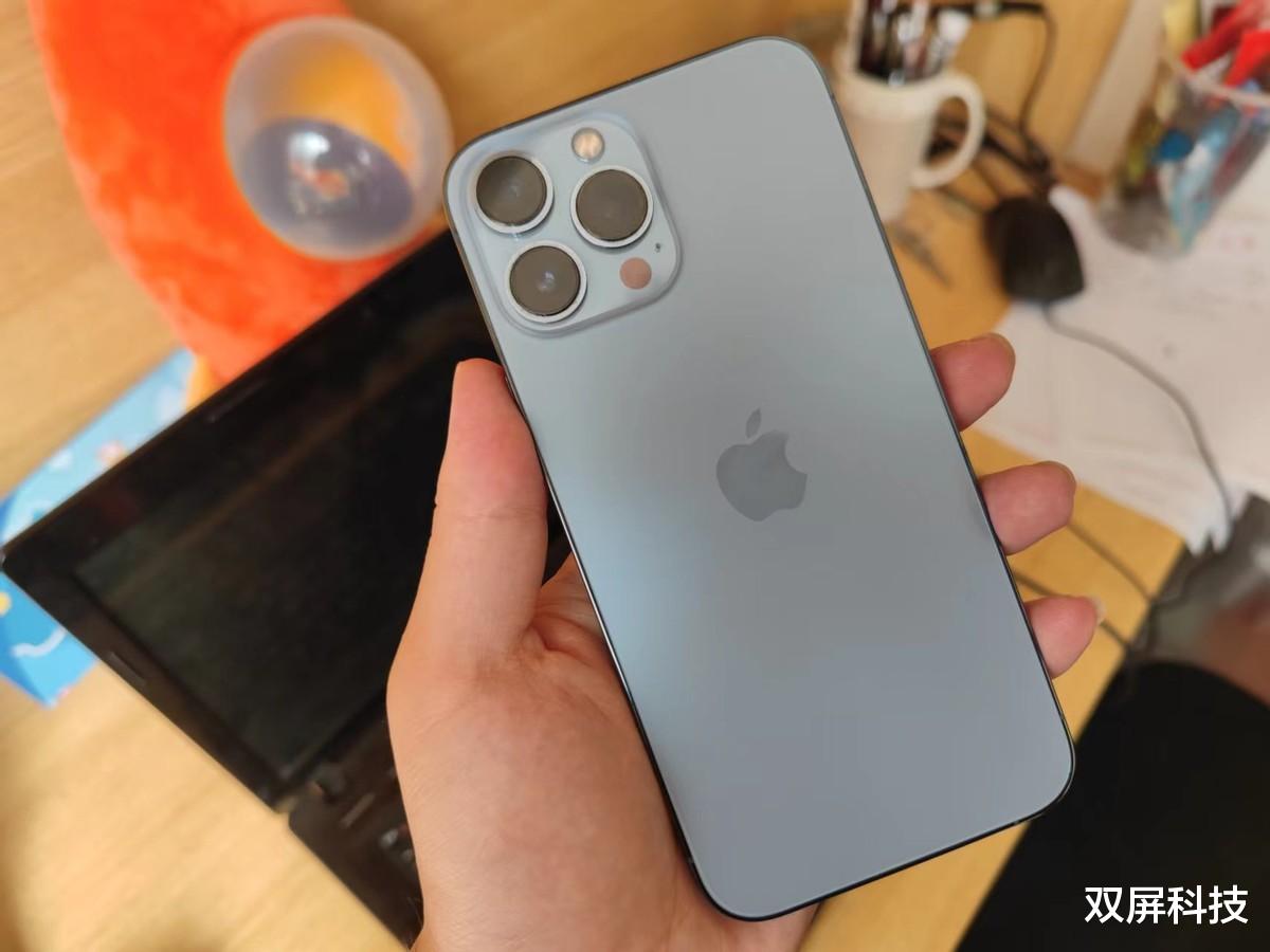 iphone12|iPhone12“一夜间”跌至清仓价,手机榜高居第一,库克终于爆发了