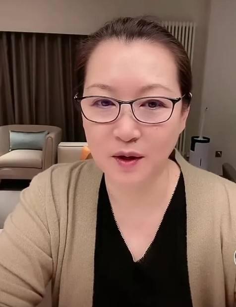 赵本山|赵本山老婆马丽娟直播,回应娇娇指控,网友:毫无道理