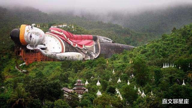 |世界最大“卧佛”,静静地躺在山上,游客:越走近看越吓人