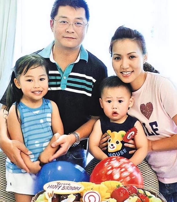 黎瑞恩|从当红歌姬到“豪门怨妇”,黎瑞恩用了12年,如今她过得怎样?