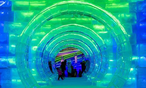男子自称来自2030年,用“证据”回应大众质疑,还预言地球未来