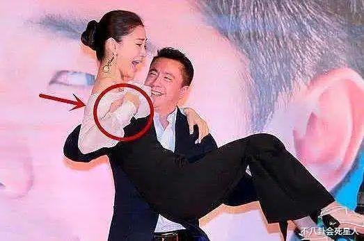 李连杰|?“钞能力”体现了!明星遇富豪窘态百出,差点走光也只能微笑