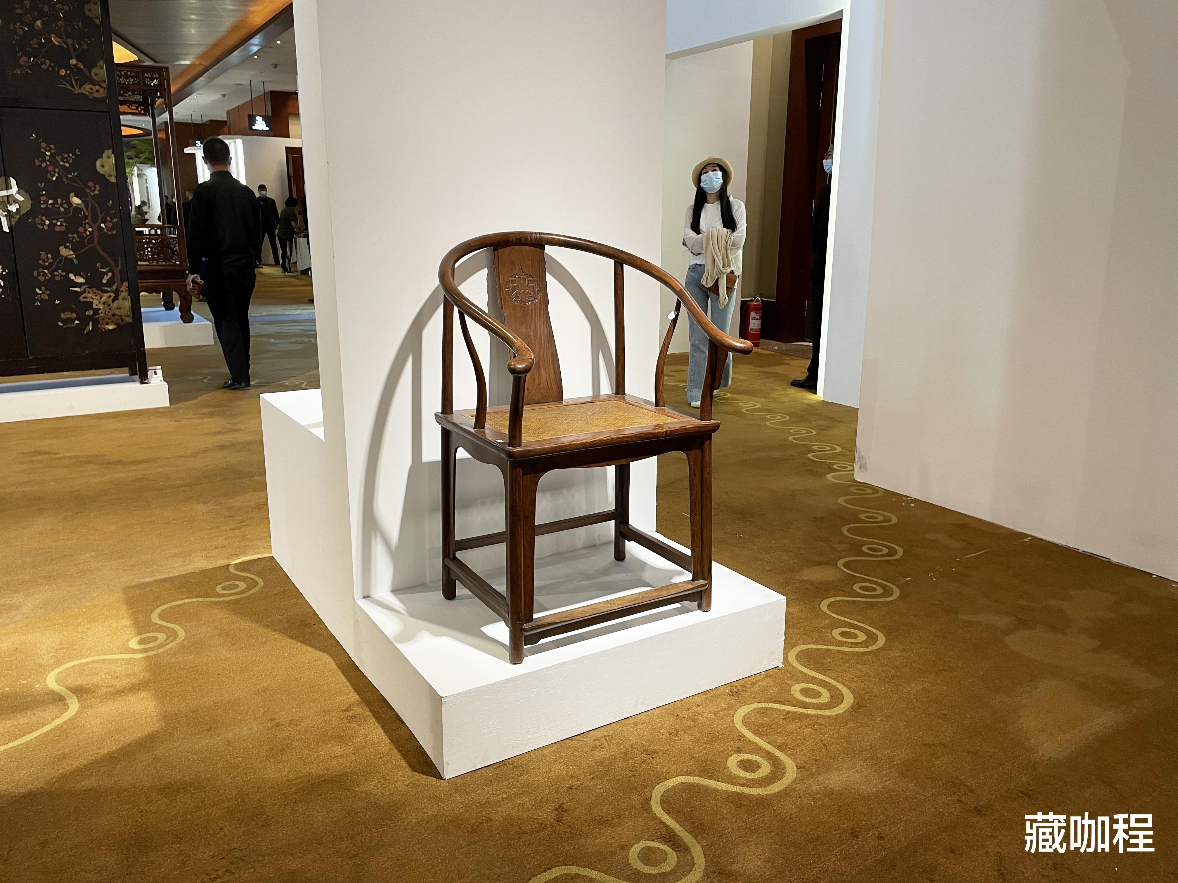 |中规中矩不惊艳，清黄花梨圈椅价格很亲民