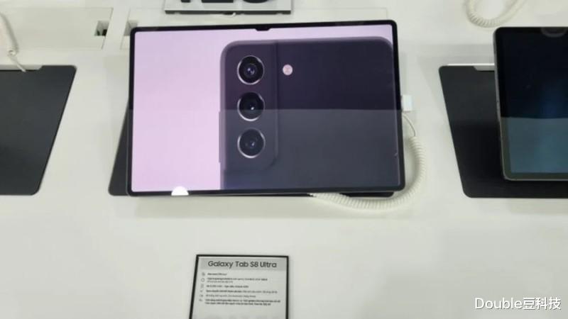 摄像头|纤薄边框+小刘海:首张Galaxy Tab S8 Ultra的真机照片出现