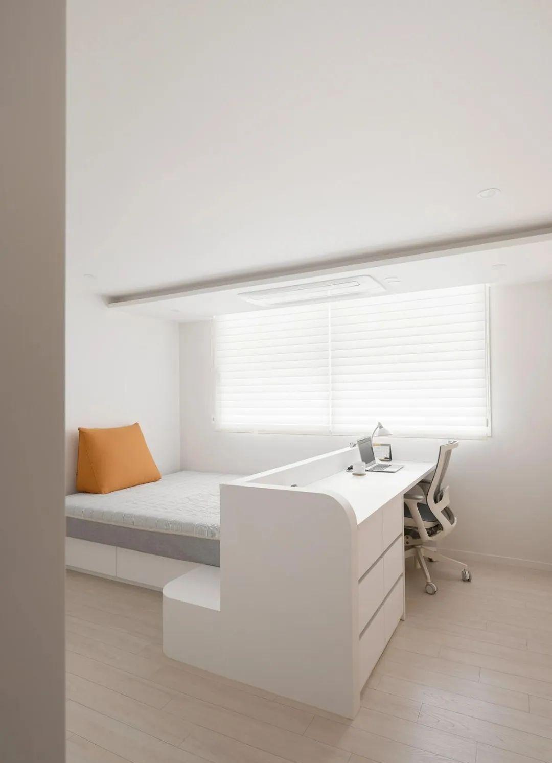 小年轻都爱“穷装风”,看着简陋其实暗藏玄机,多处组合柜超实用